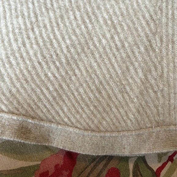 PURE CASHMERE Size 12 Cashmere V-Neck Ribbed Design Sweater Oatmeal Timeless - Picture 12 of 14